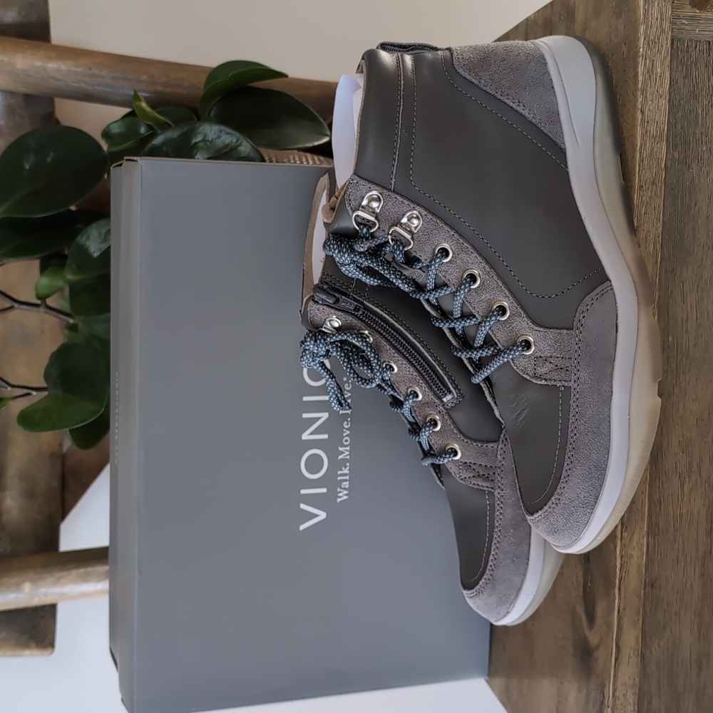 NIB Vionic Whitley Zip Up Boot 8 Leather Water Repellent High Top Charcal